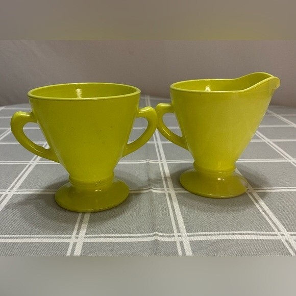 Vintage Hazel Atlas Moderntone Platonite Yellow 1930-50 Creamer & Sugar Bowl Set - Picture 1 of 11